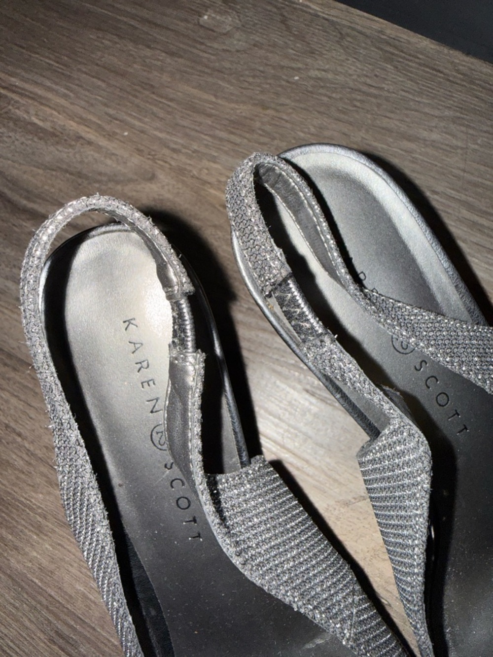 Karen Scott Silver Slingback Heels Size 8 Beaded Peep Toe Evening Dress Shoes - Picture 8 of 9